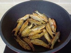 煎到两面金黄。