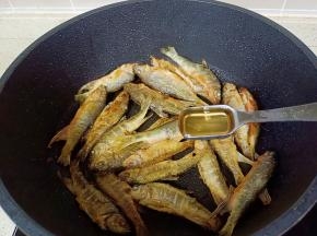 加入料酒一勺去腥。