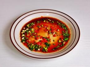 辣椒切碎，搅拌均匀。