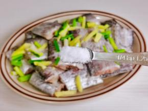 按个人口味加入盐。
