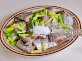 按个人口味加入盐。