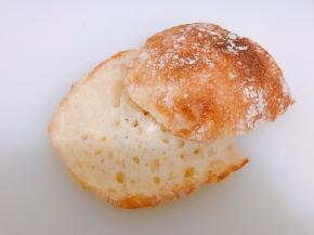 我做的恰巴塔比较大所以用半个就足够了，用刀从中间切开