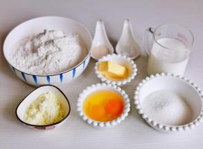 准备食材并称重。