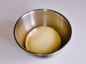 取出揉圆放入器具中。