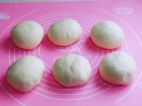 分成6等份，盖上保鲜膜醒5分钟。