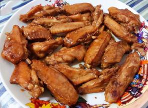 蒜蓉焖鸡翅这样就可以吃了味道也是非常不错哦