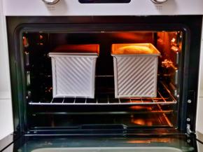 发酵至8分满入烤箱下层。