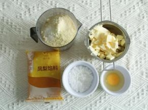 1、准备材料，黄油提前切小块软化备用，可以烤箱发酵档进行软化。