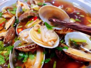 花甲肉肉非常肥美腌制入味后的花甲好吃到停不下来