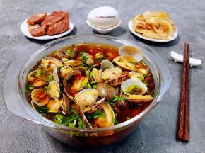 搭配酱牛肉、葱油饼、大鹅蛋一起吃棒极了