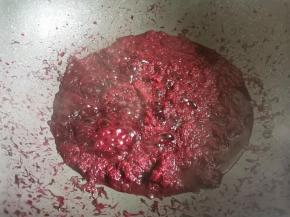 继续煮至汤汁浓稠关火，