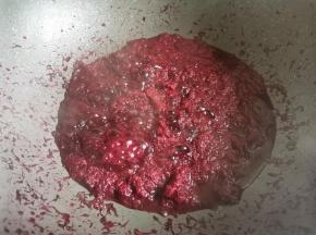 继续煮至汤汁浓稠关火，