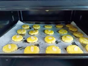 烤箱提前预热，放中层。