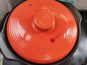 盖上盖子，再继续慢煮30分钟！