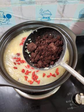 放入适量的红糖！