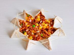 放上炒好的馅料。