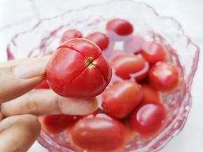 底部划十字刀。