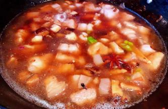 添加适量清水大火炖起来