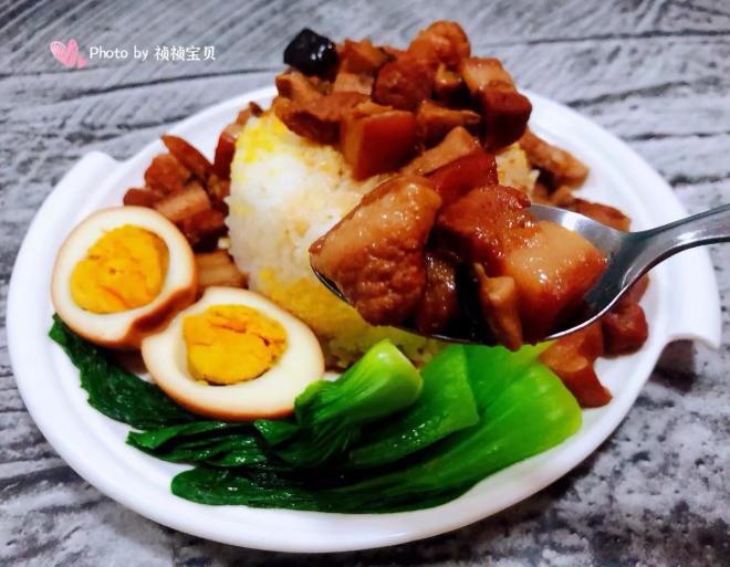 香菇鸡蛋卤肉饭