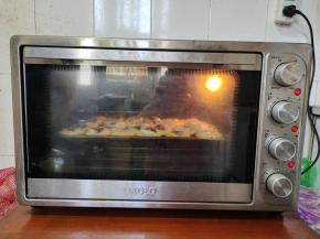 放入提前预热好的烤箱，上下火200度烤20分钟！（烤箱上下火200度预热10分钟就可以进行烤制了！）