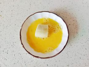 香蕉裹一层鸡蛋液。