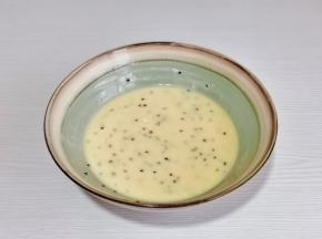 最后加入熟黑芝麻，拌均匀即可。