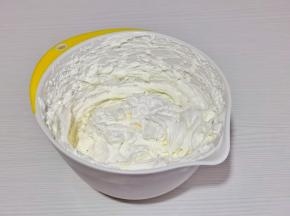 电动打蛋器打发，明显有纹路即可。