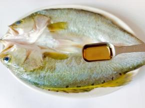 海鲈鱼加料酒两勺。