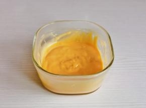 翻拌至无干粉，提起打蛋器面糊自由流动状态备用。