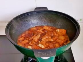 按个人口味加入盐大火收汁至浓稠即可关火。