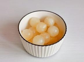冻了柠檬冰块。