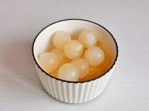 冻了柠檬冰块。