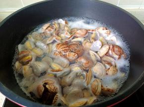 水开花蛤都张开就可以了。