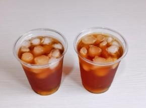 再倒入冷的红茶。