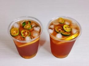 加入柠檬片，青柠片。