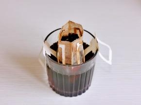 挂耳咖啡提前泡好晾凉。