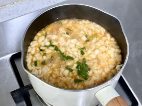 最后撒入另一半葱花即可出锅