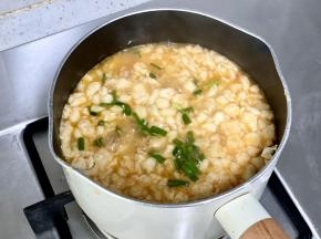 最后撒入另一半葱花即可出锅