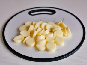 豆腐切片。