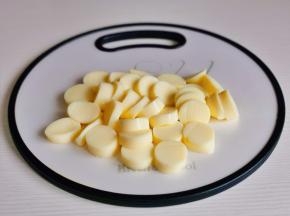 豆腐切片。