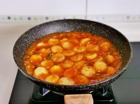 加入煎好的豆腐，煮至浓稠关火。