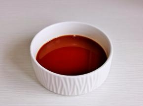 半碗水搅拌均匀。