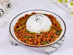 这样青椒肉丝盖浇饭就好啦！