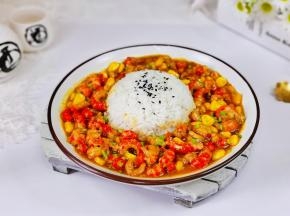 这样咖喱龙虾盖浇饭就做好啦！