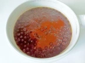 煮好盖上盖子焖15分钟捞出。