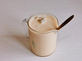 搅拌均匀至糖融化，放旁边冷泡备用。