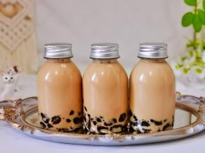 这样三杯冷泡珍珠奶茶就做好啦！