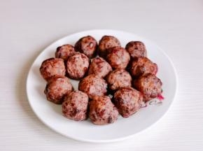 做好16个蛋黄豆馅。