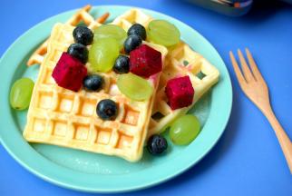 放在盘里，加点喜欢的水果，淋点蜂蜜或筛点糖粉，营养又健康。