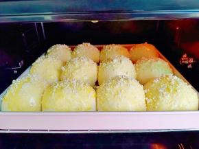 烤箱提前预热，烤盘放中层。